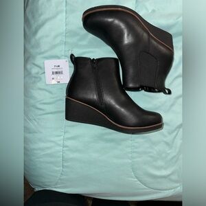 NWT Aerosole Black Wedge Booties!